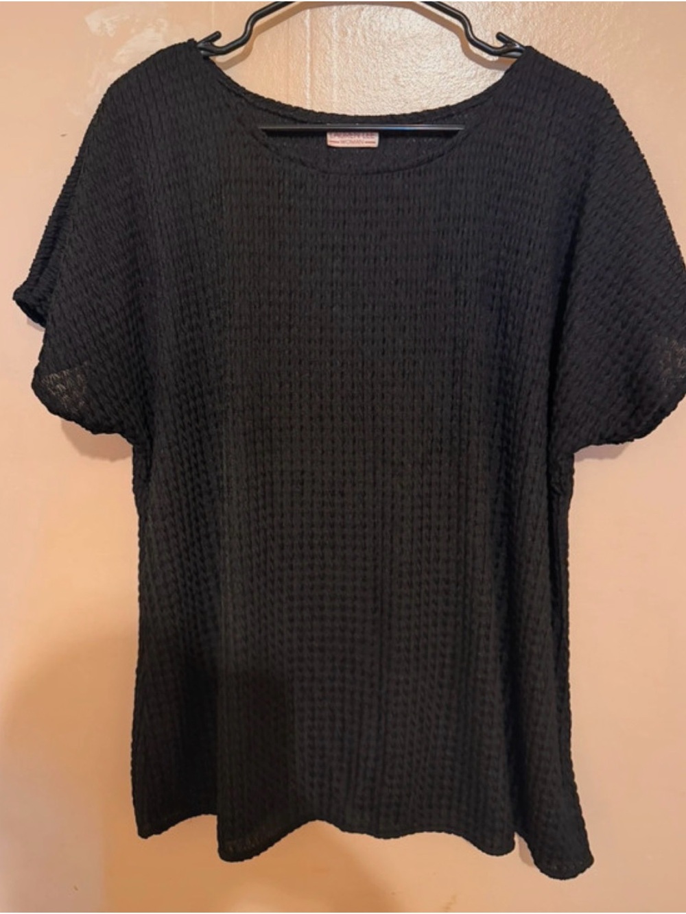 Women's Black Textured Short-Sleeve Tee